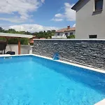 Nicol Apartament *